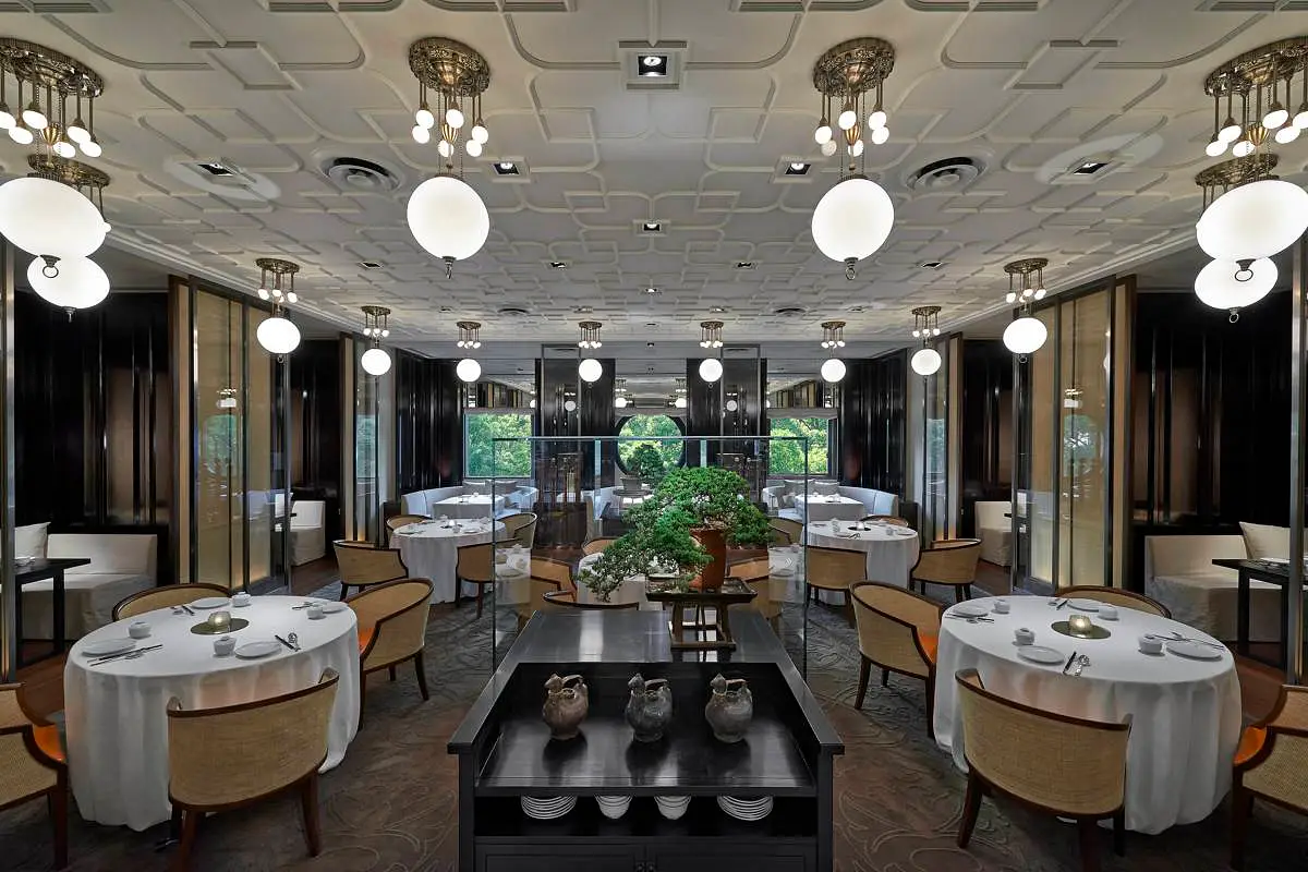 restaurant cover