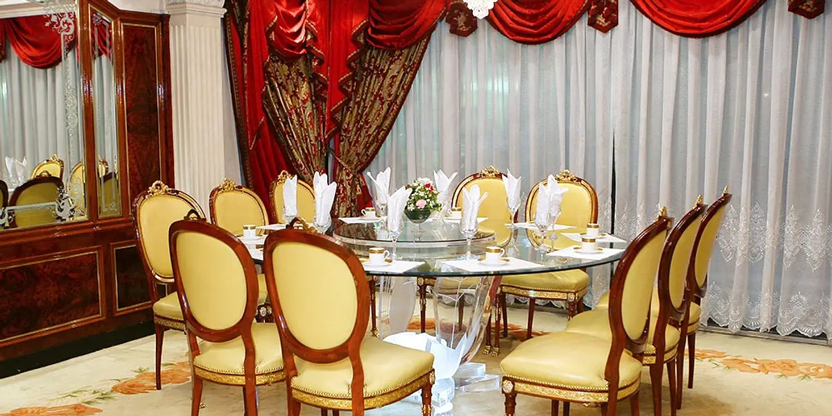 restaurant cover