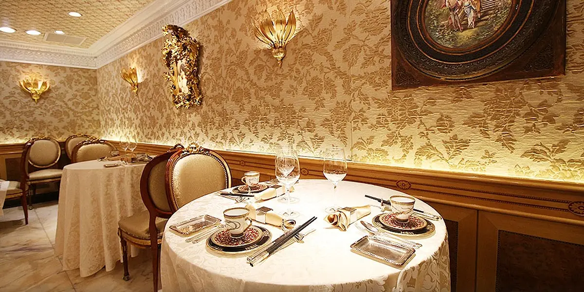 restaurant cover