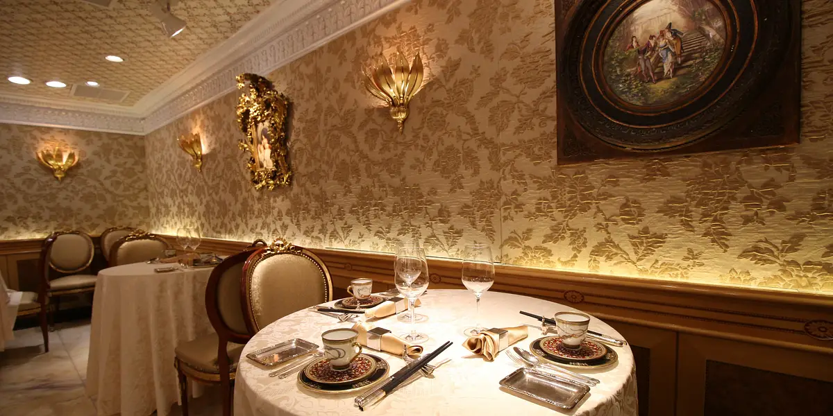 restaurant cover