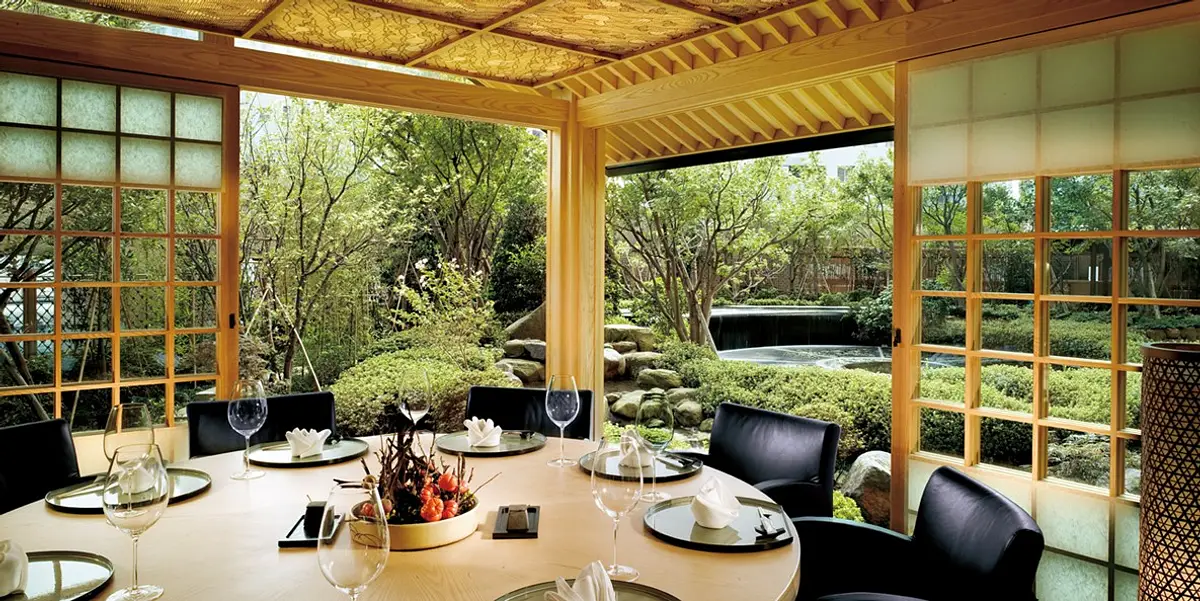 restaurant cover