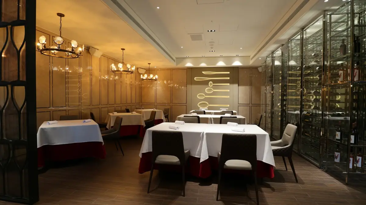 restaurant cover