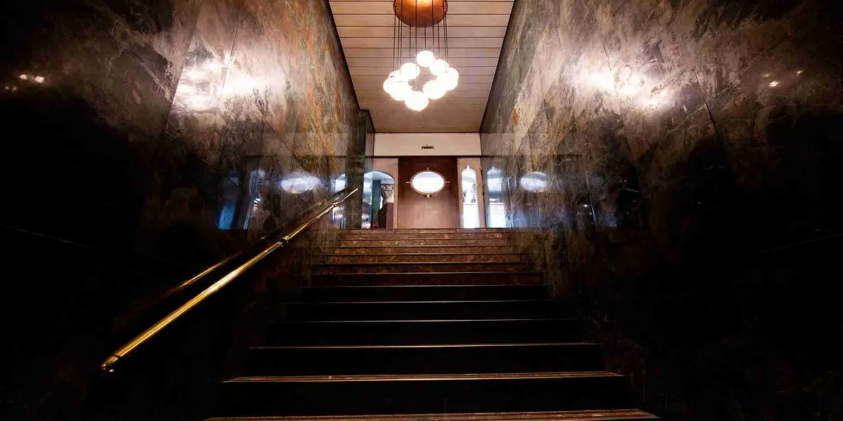 restaurant cover