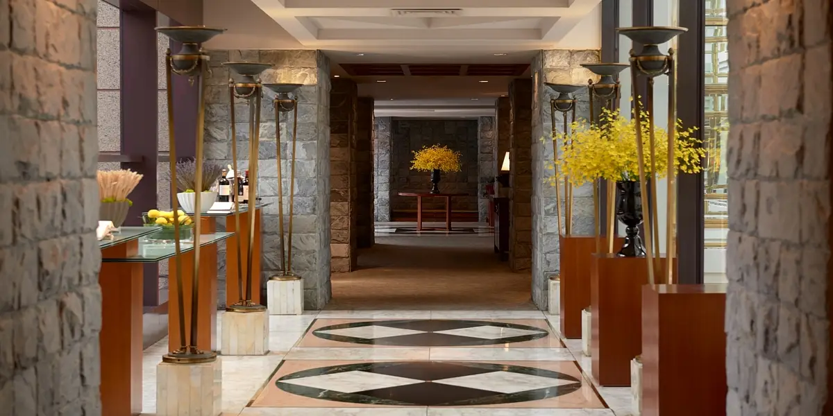 restaurant cover