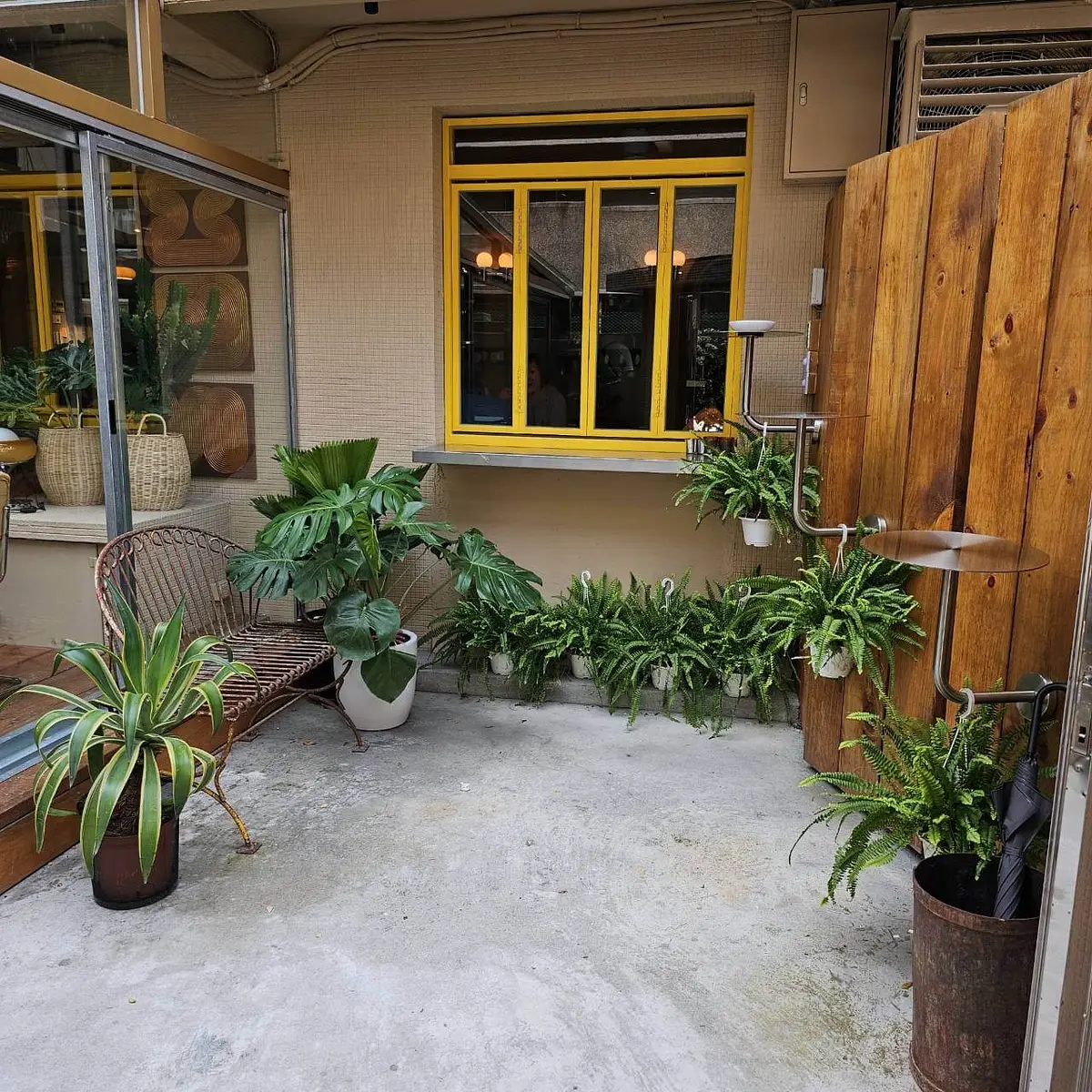 restaurant cover