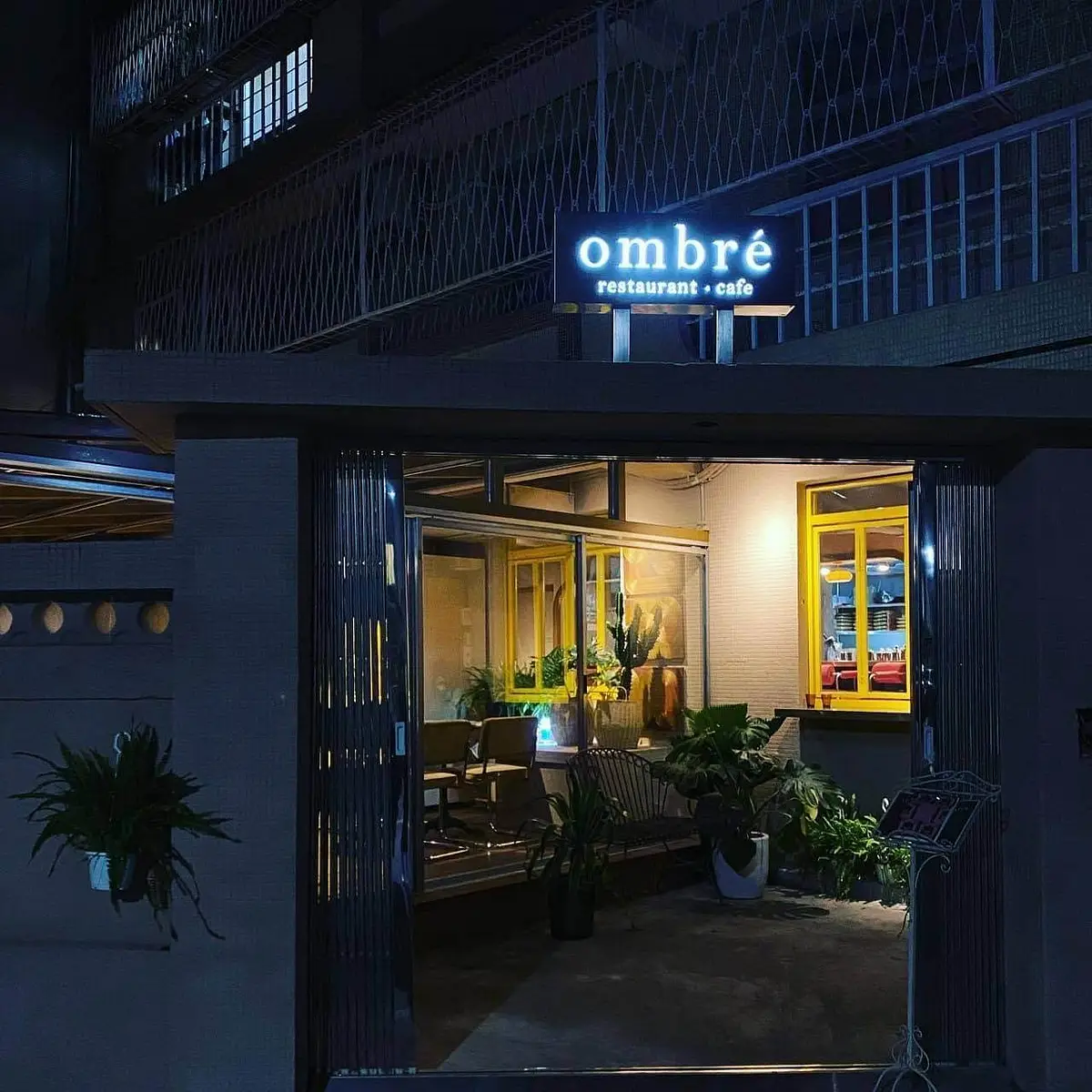 restaurant cover