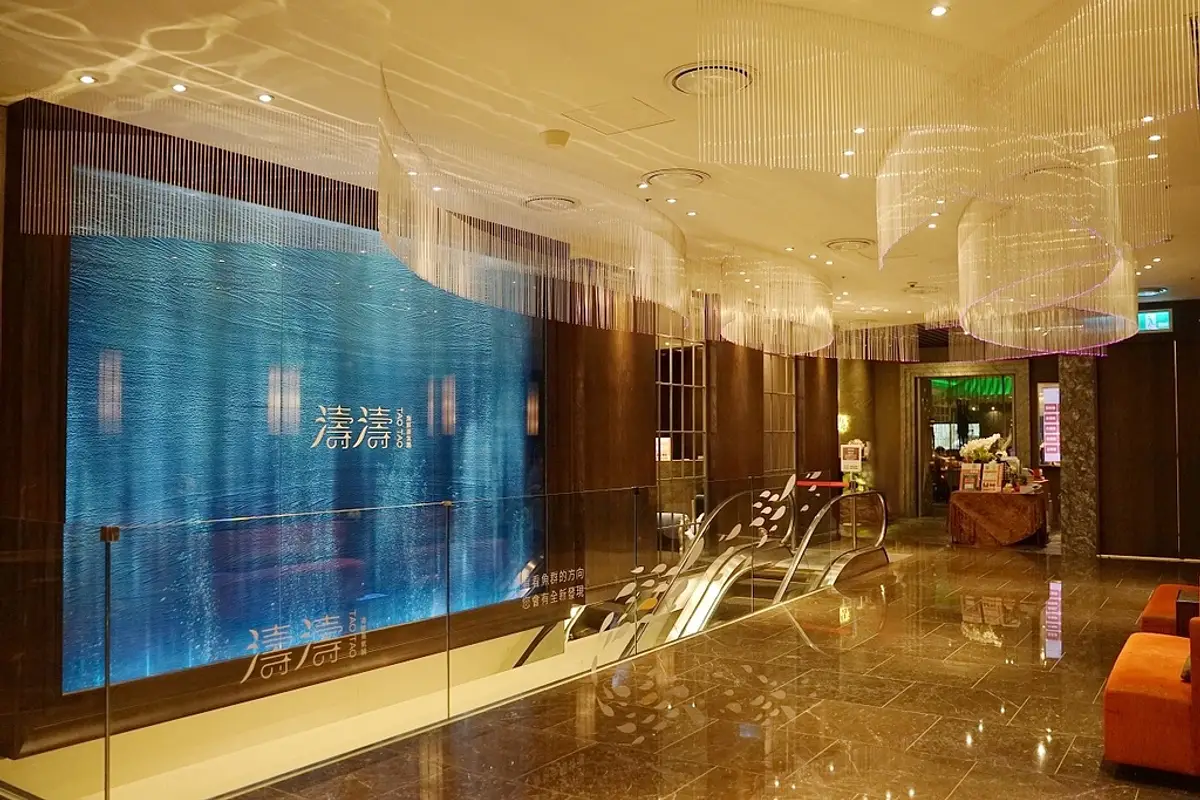 restaurant cover
