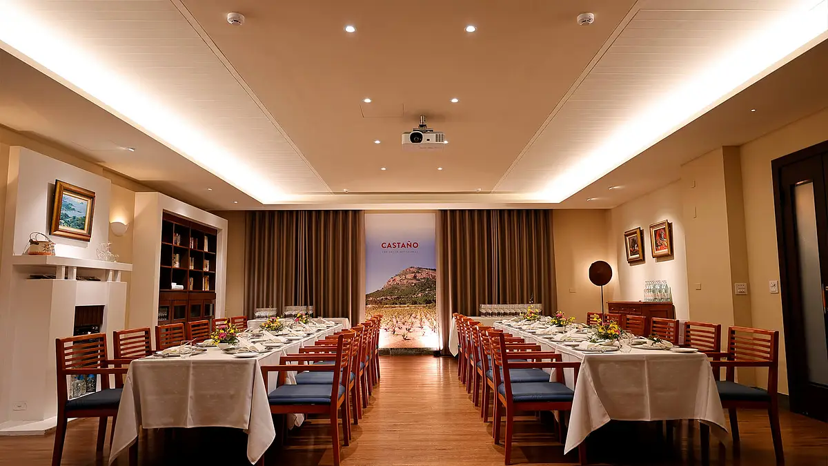 restaurant cover